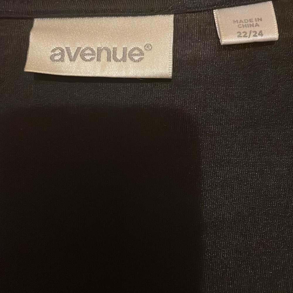 Avenue shark bite cinched front blouse - Picture 2 of 3